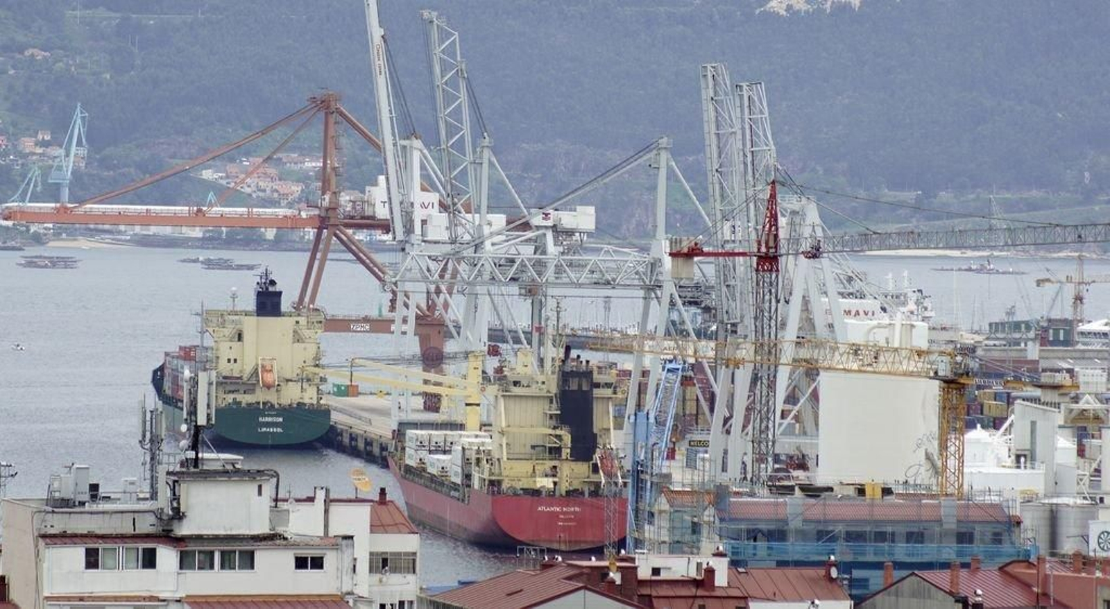 Buques portacontenedores en Guixar, donde trabajan preferentemente los estibadores.