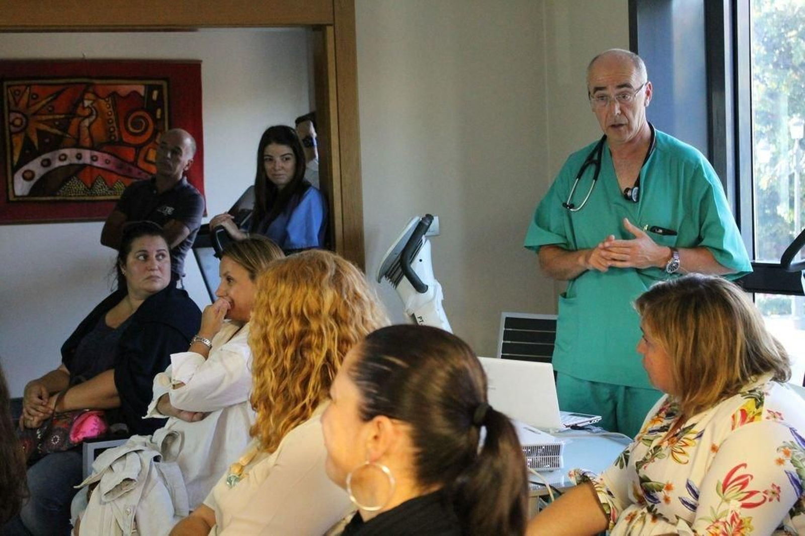 El doctor Ramón Mantilla, durante la charla de ayer.