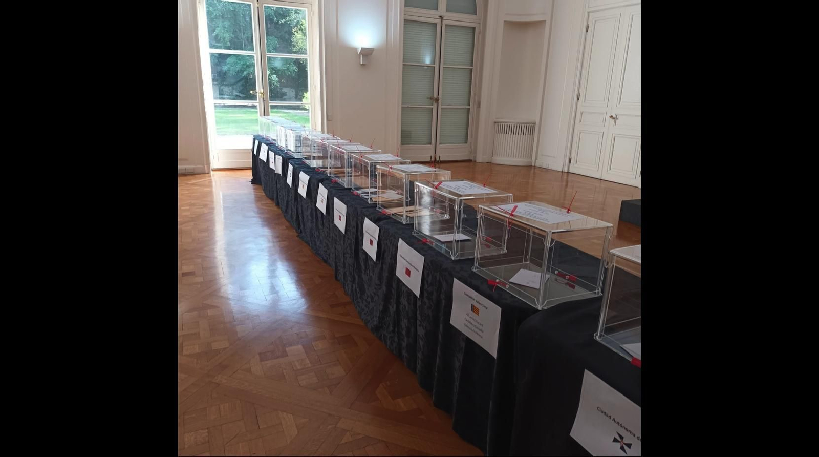 Preparación para el voto exterior en la Embajada de España en Buenos Aires