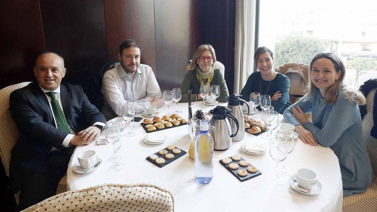 Jorge Villarino, Víctor Mera, Yoya Núñez, Diana Lameiro y Sandra Gil estuvieron muy atentos al coloquio sobre incubadoras empresariales.