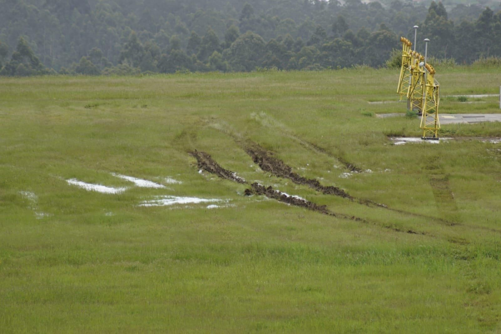 Peinador cerrado más de hora y media por el vuelco de un camión // Vicente