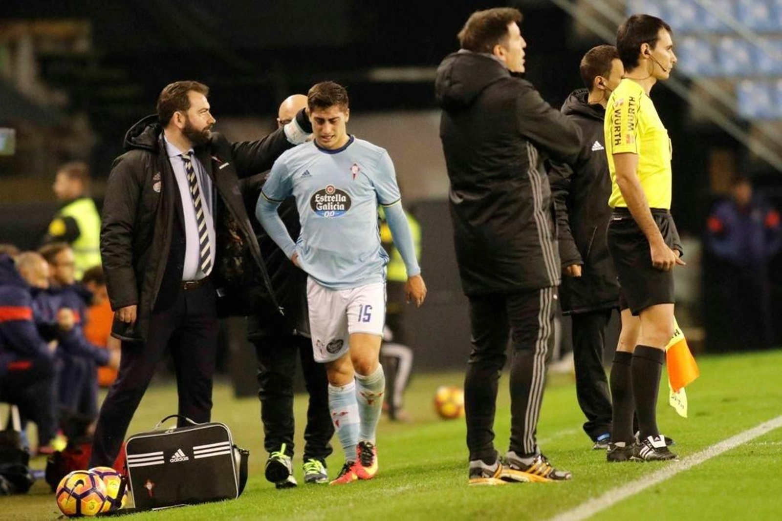 Lemos deja el campo dolorido.