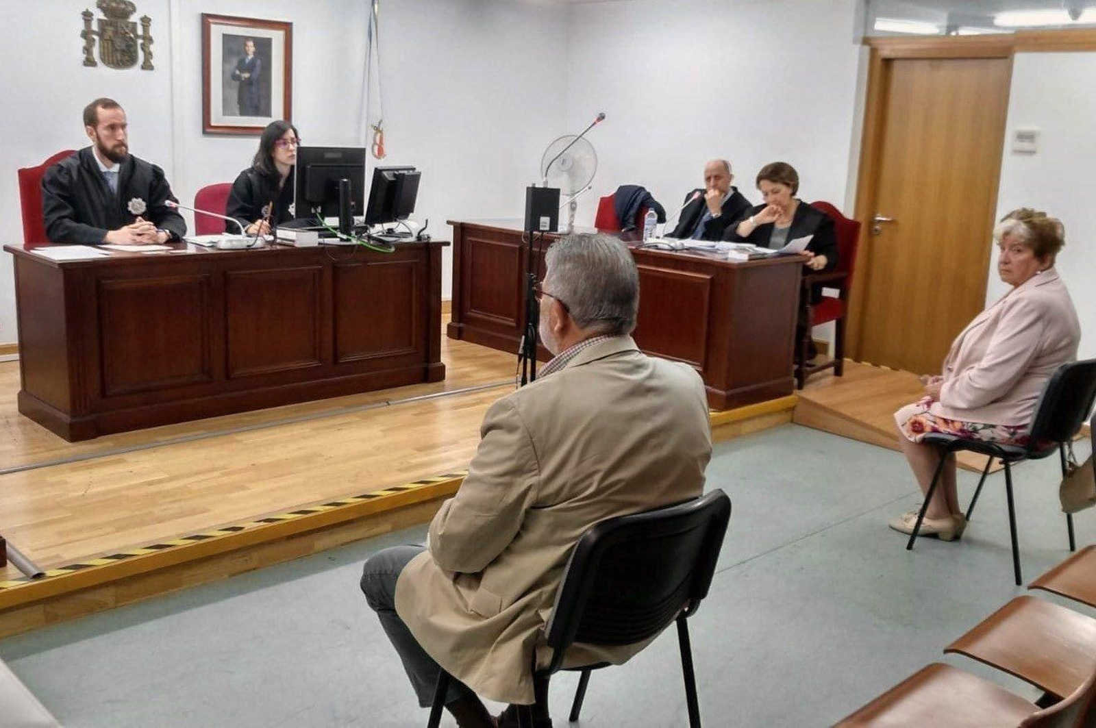 Oubiña y Avendaño, ayer durante el juicio en Pontevedra.