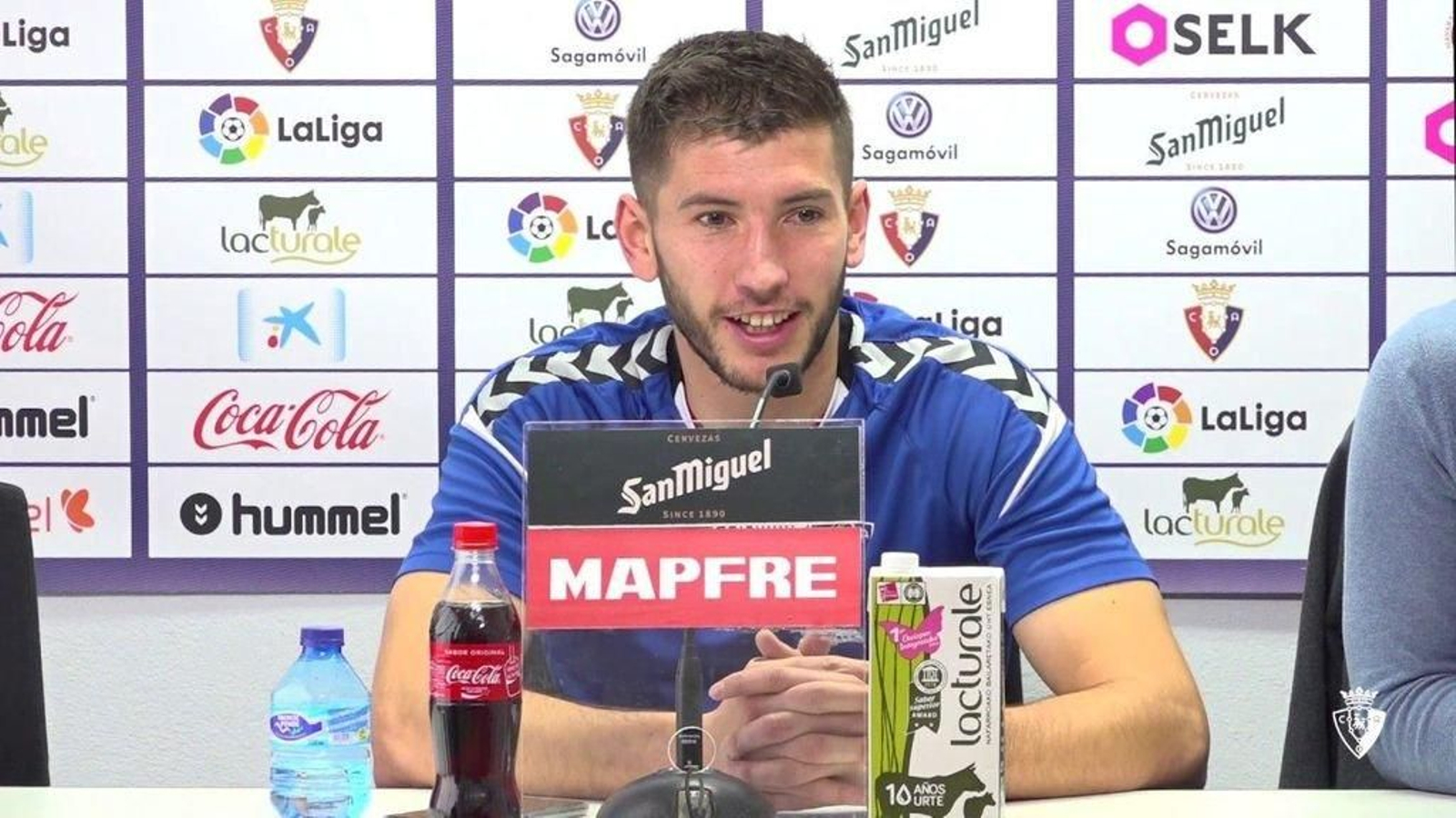 El osasunista David García compareció ayer en rueda de prensa tras el entrenamiento del equipo.