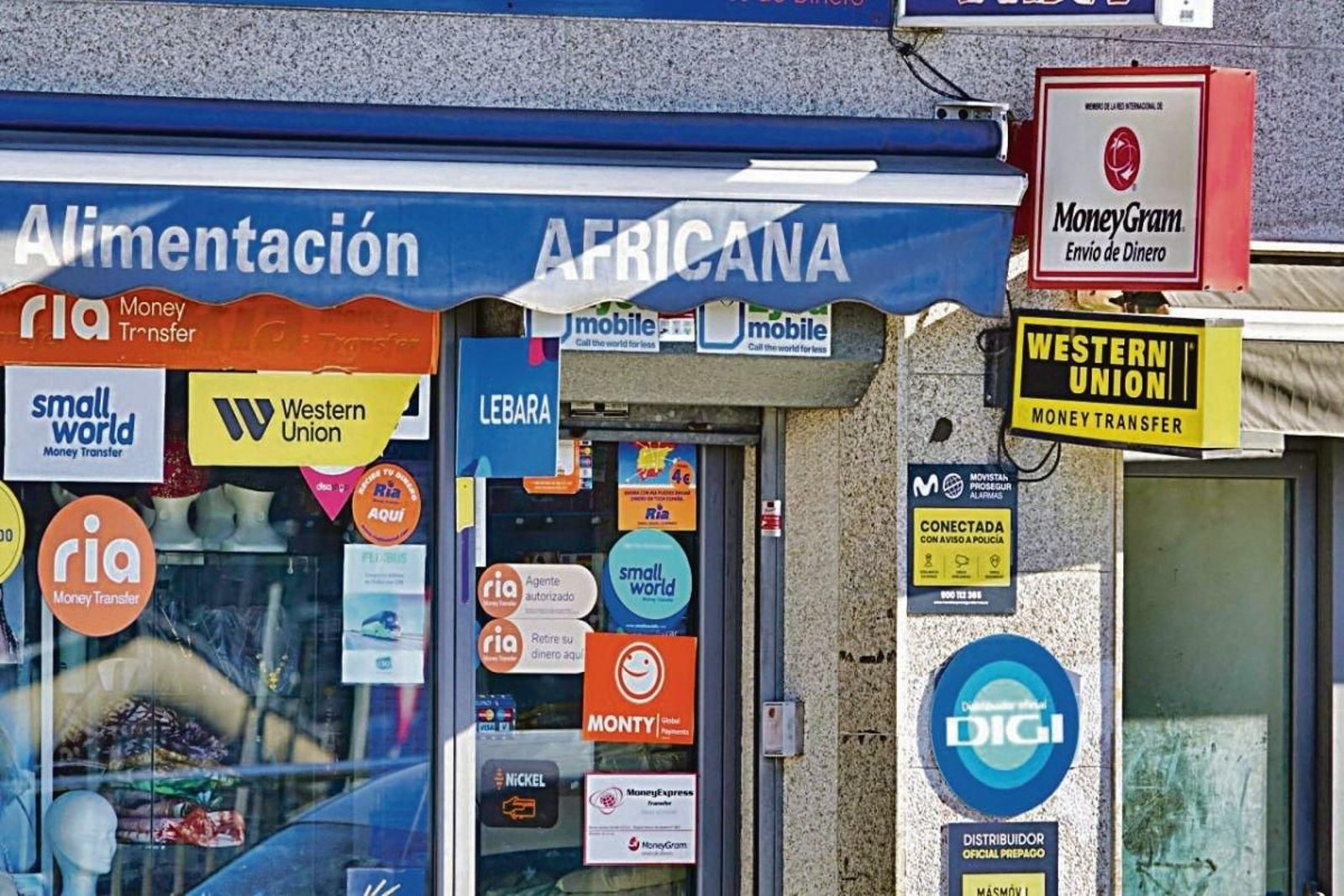 Uno de los numerosos establecimientos ubicados en Vigo donde se pueden realizar envíos de dinero.