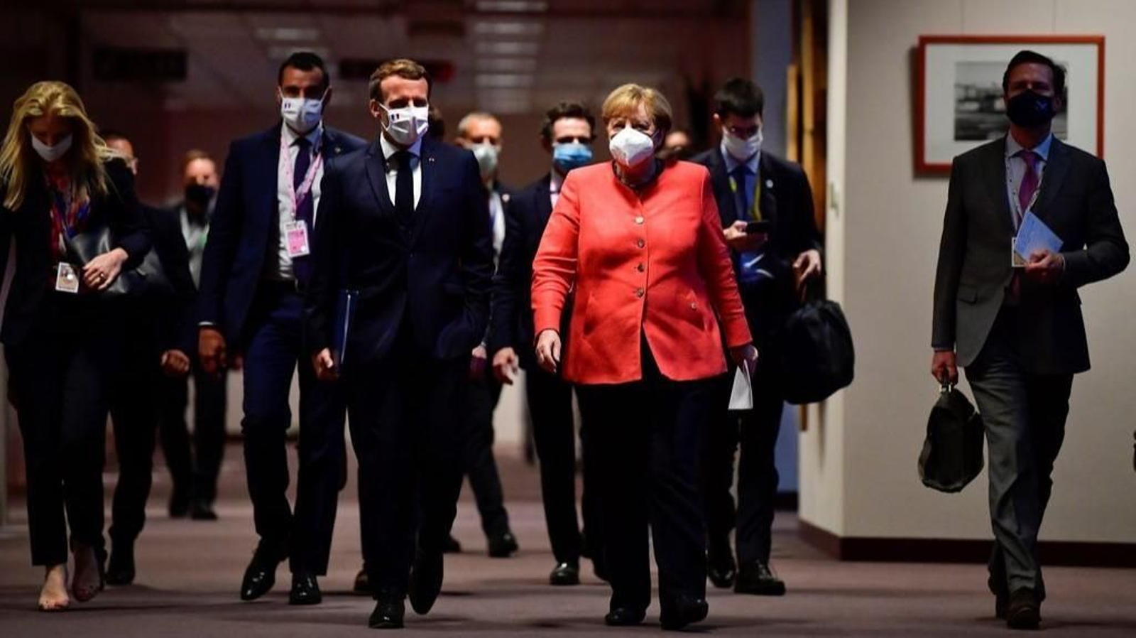 Emmanuel Macron y Angela Merkel en su llegada a la cumbre europea del pasado fin de semana.