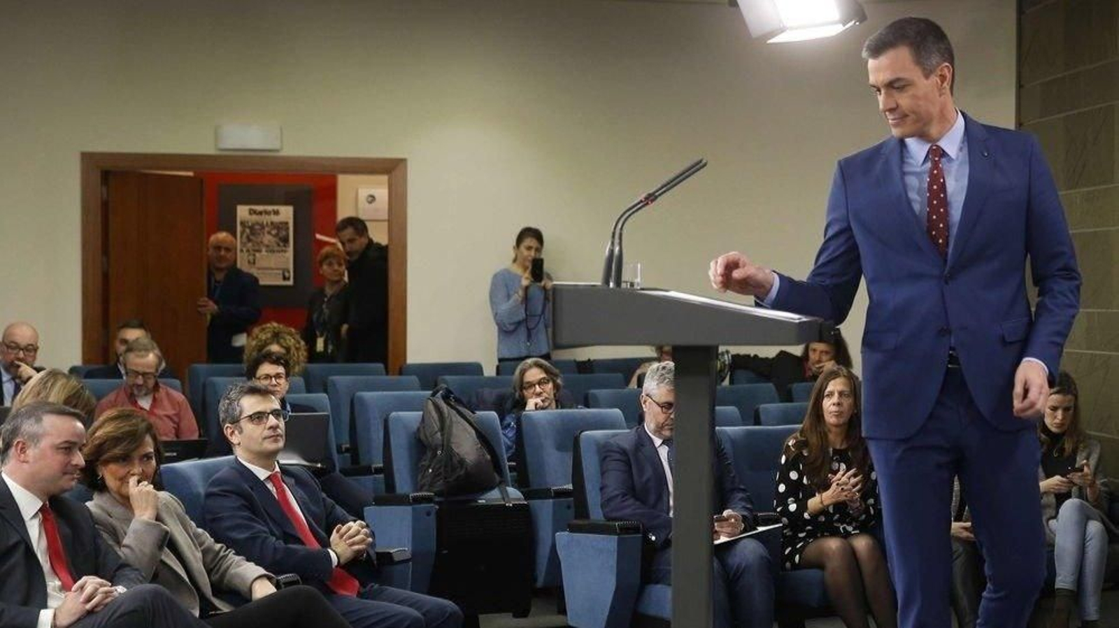 Pedro Sánchez, al inicio de su declaración institucional.