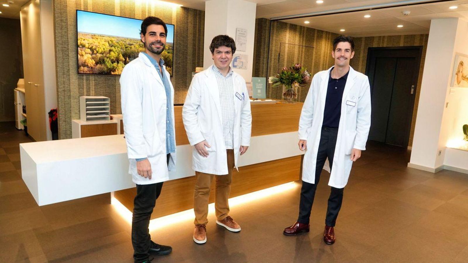 Los psiquiatras Antonio Varela, Jorge Rodríguez Caride que es también director médico, y Vázquez-Noguerol.