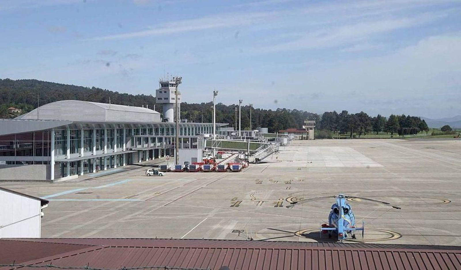 El jet privado Bombardier Global 6500 aterrizó el domingo en Peinador para recoger al Rey emérito.