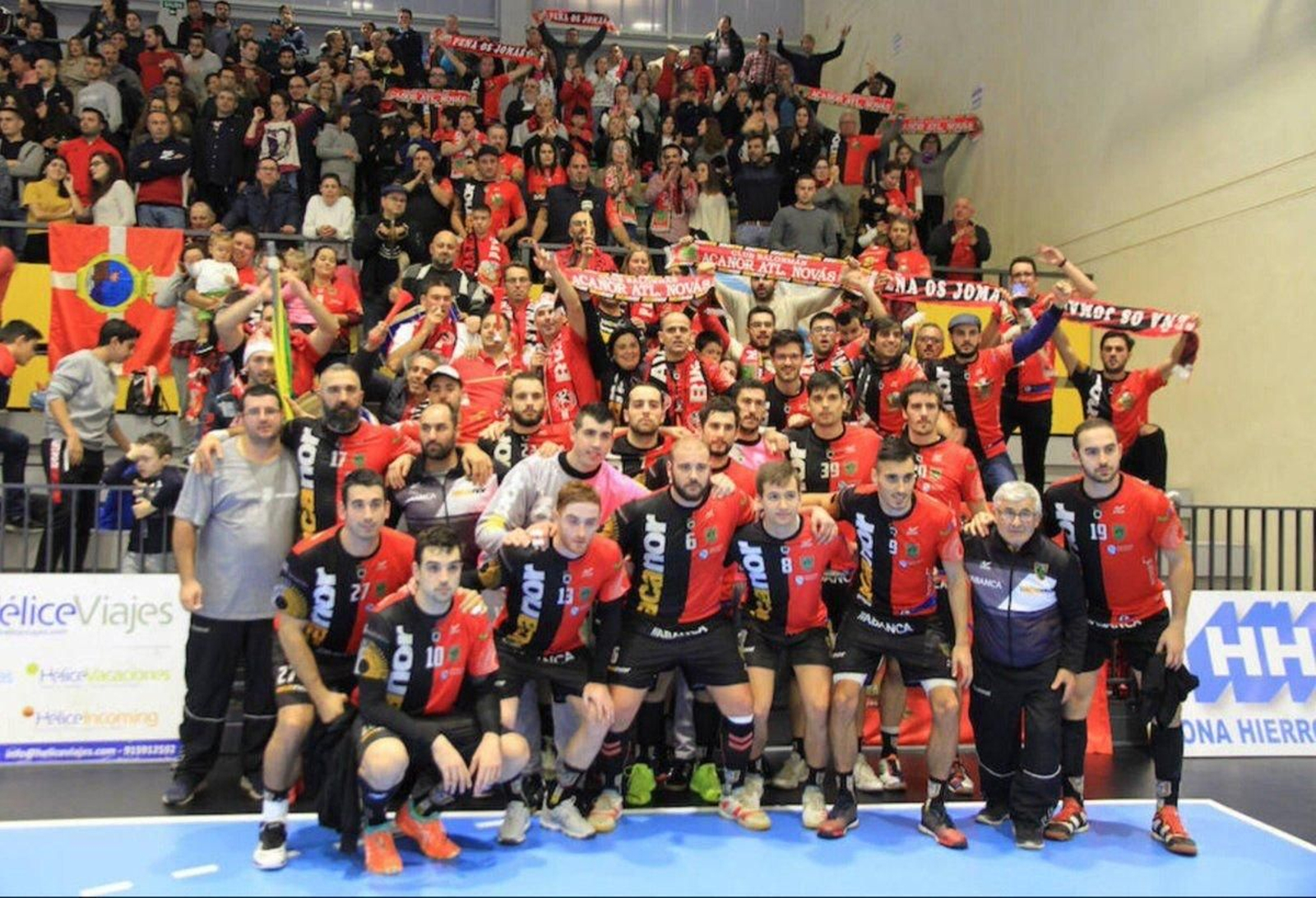 El Acanor Novás estuvo arropado por un buen número de aficionados.