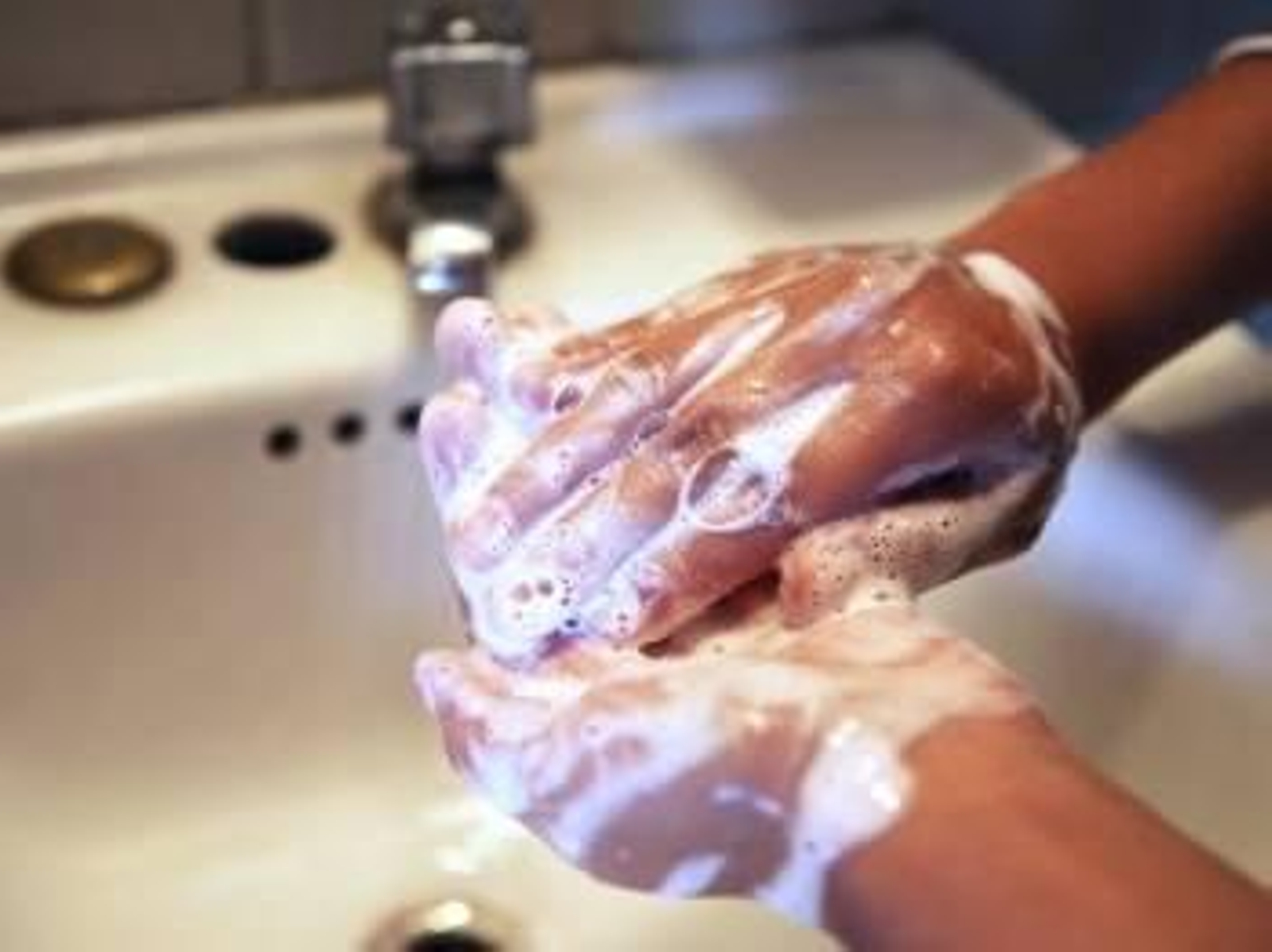 La manía de lavarse las manos con demasiada frecuencia puede llegar a convertirse en una obsesión. (Foto: ARCHIVO)