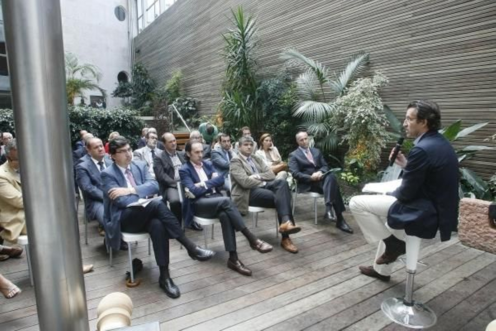 Alberto Núñez Feijóo, durante su reunión con un grupo de empresarios. (Foto: Salvador Sas)