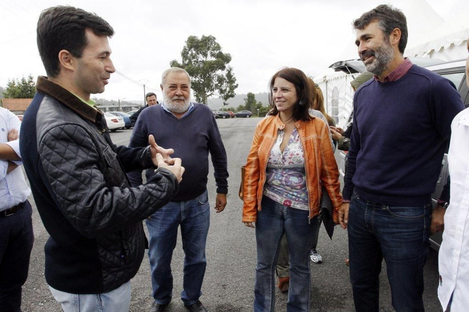 Caballero y Villoslada conversan el pasado septiembre en presencia de Adriana Lastra, en Irixoá.