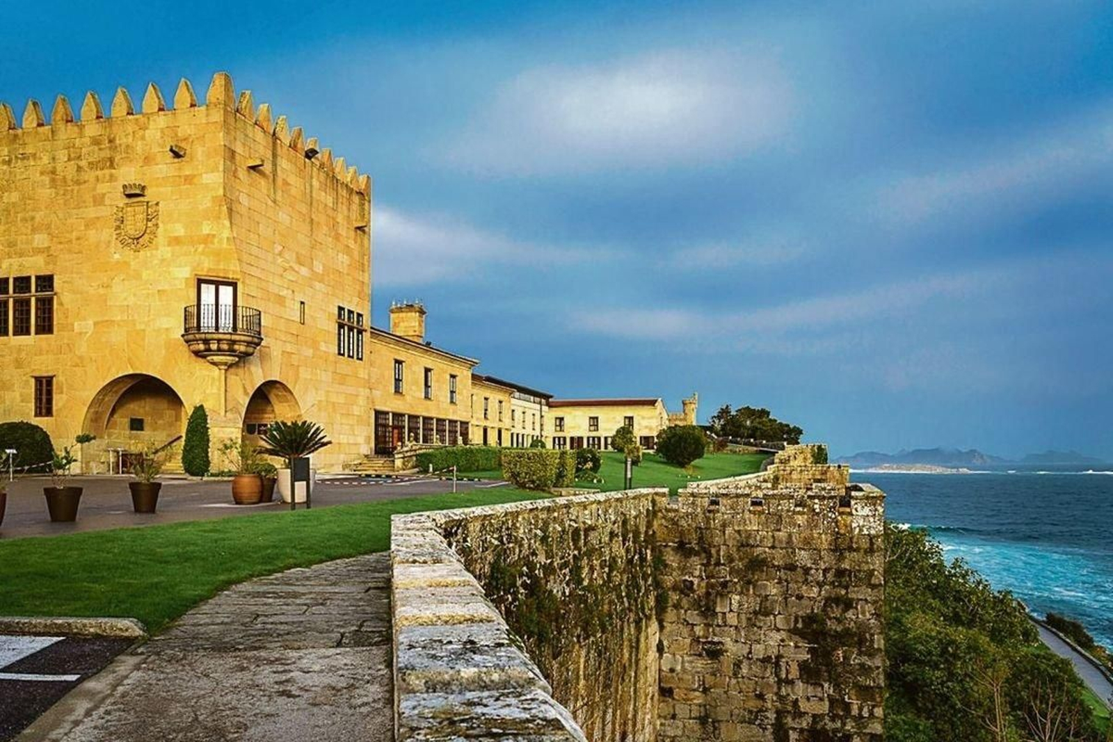 El Parador de Baiona, ubicado en la península de Monterreal.