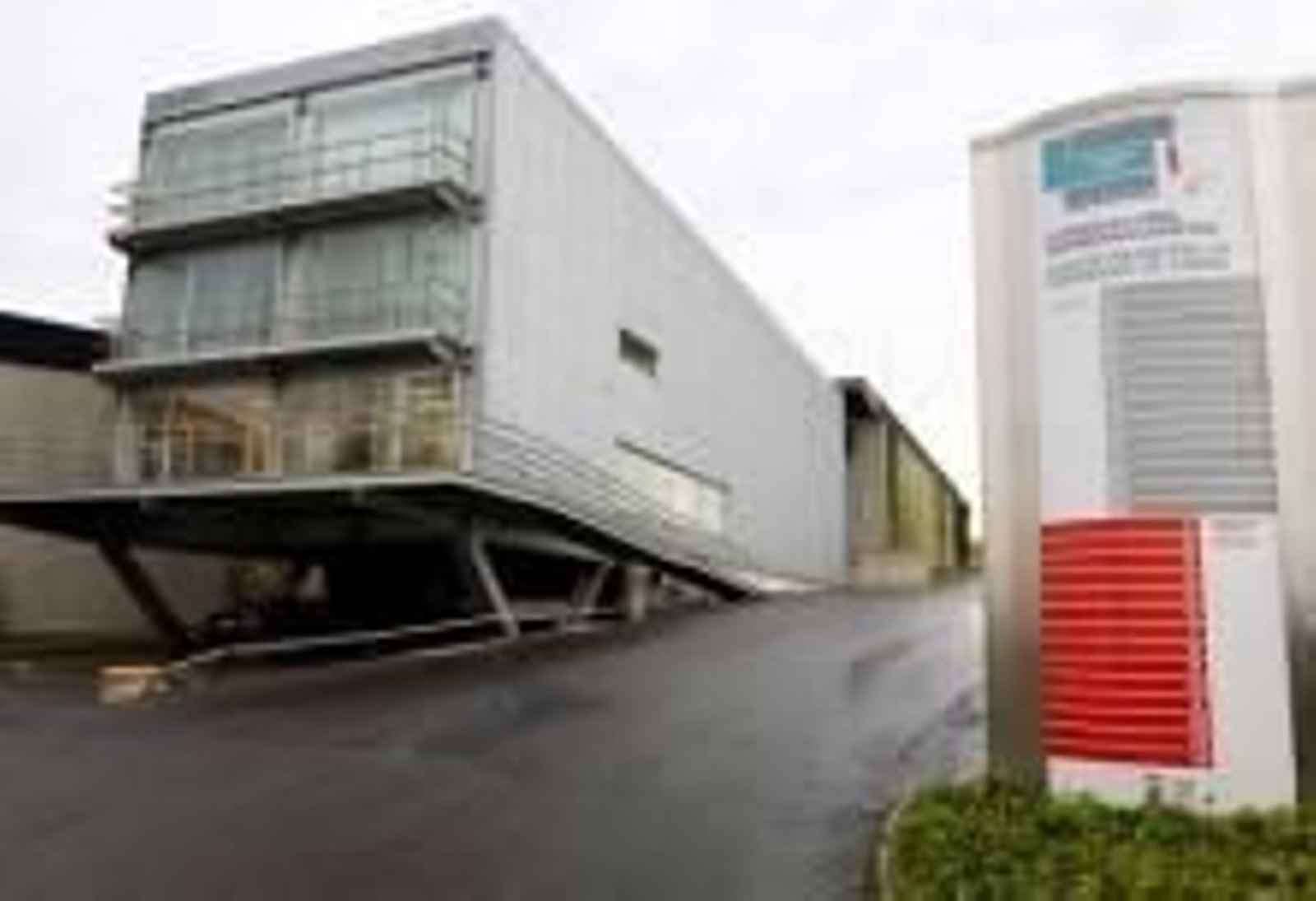 Entrada a un polígono industrial.