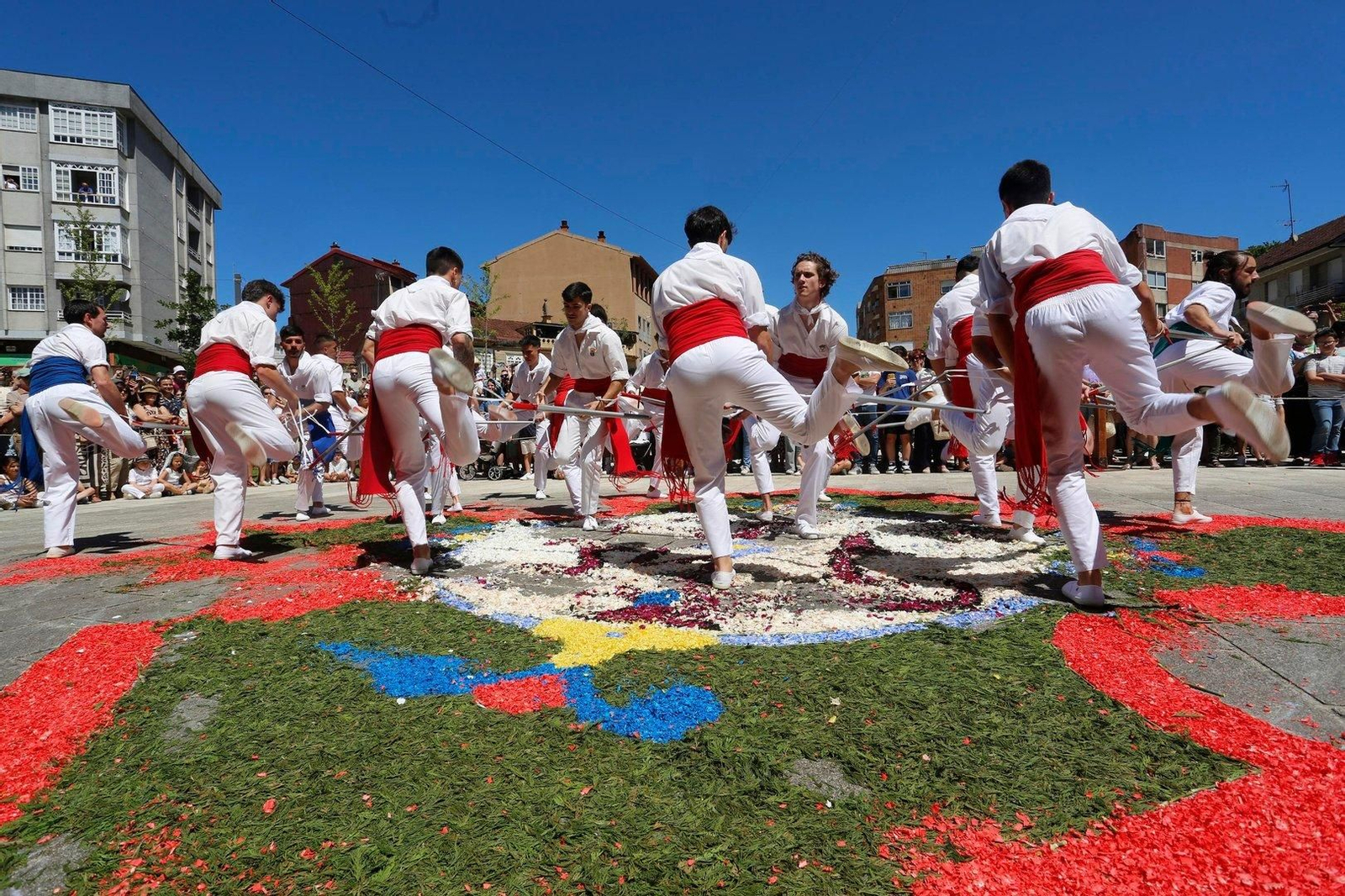 Danza das Espadas y Baile das Penlas, en Redondela.