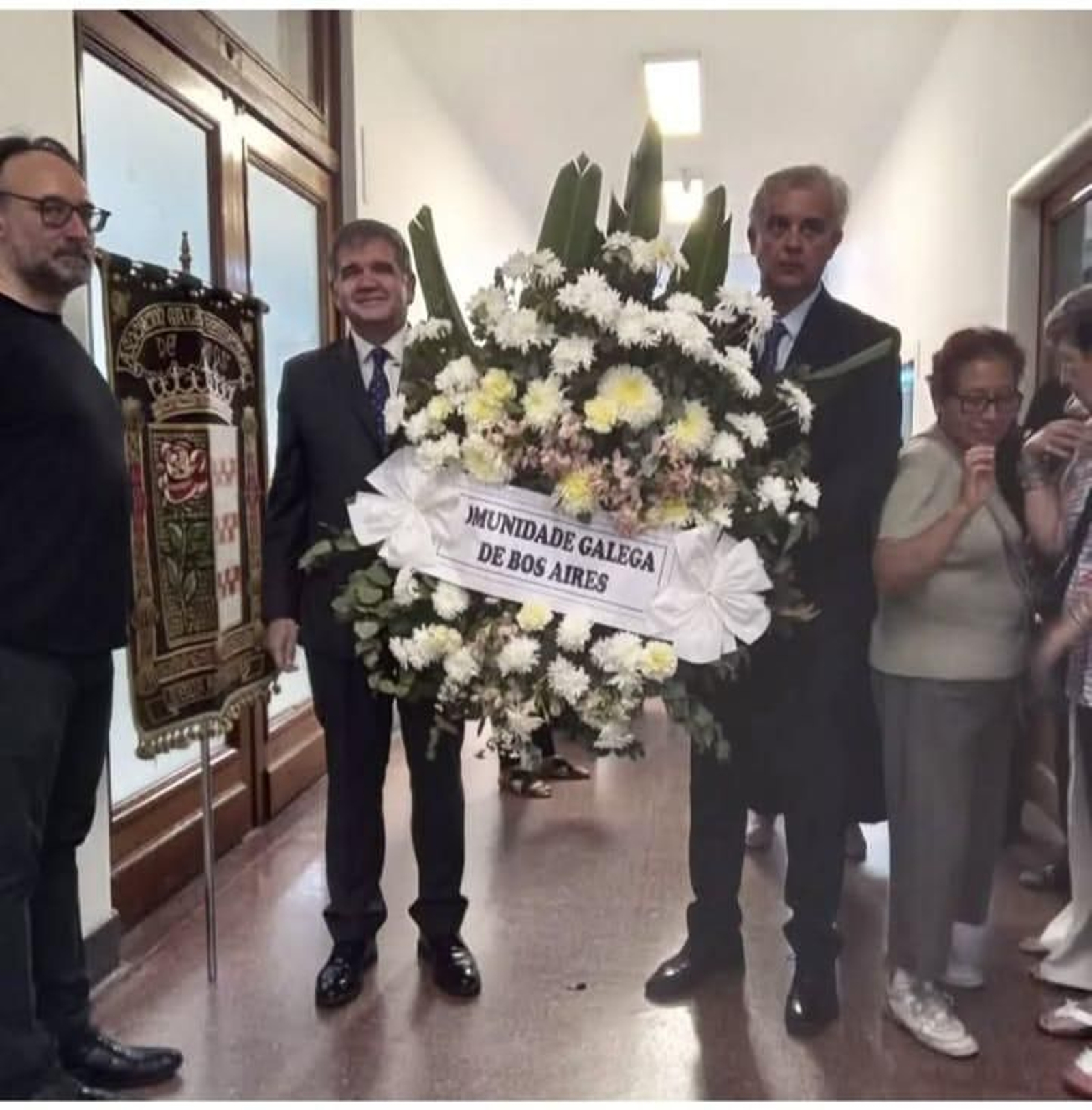 Ofrenda floral en el 75 aniversario de la muerte de Castelao