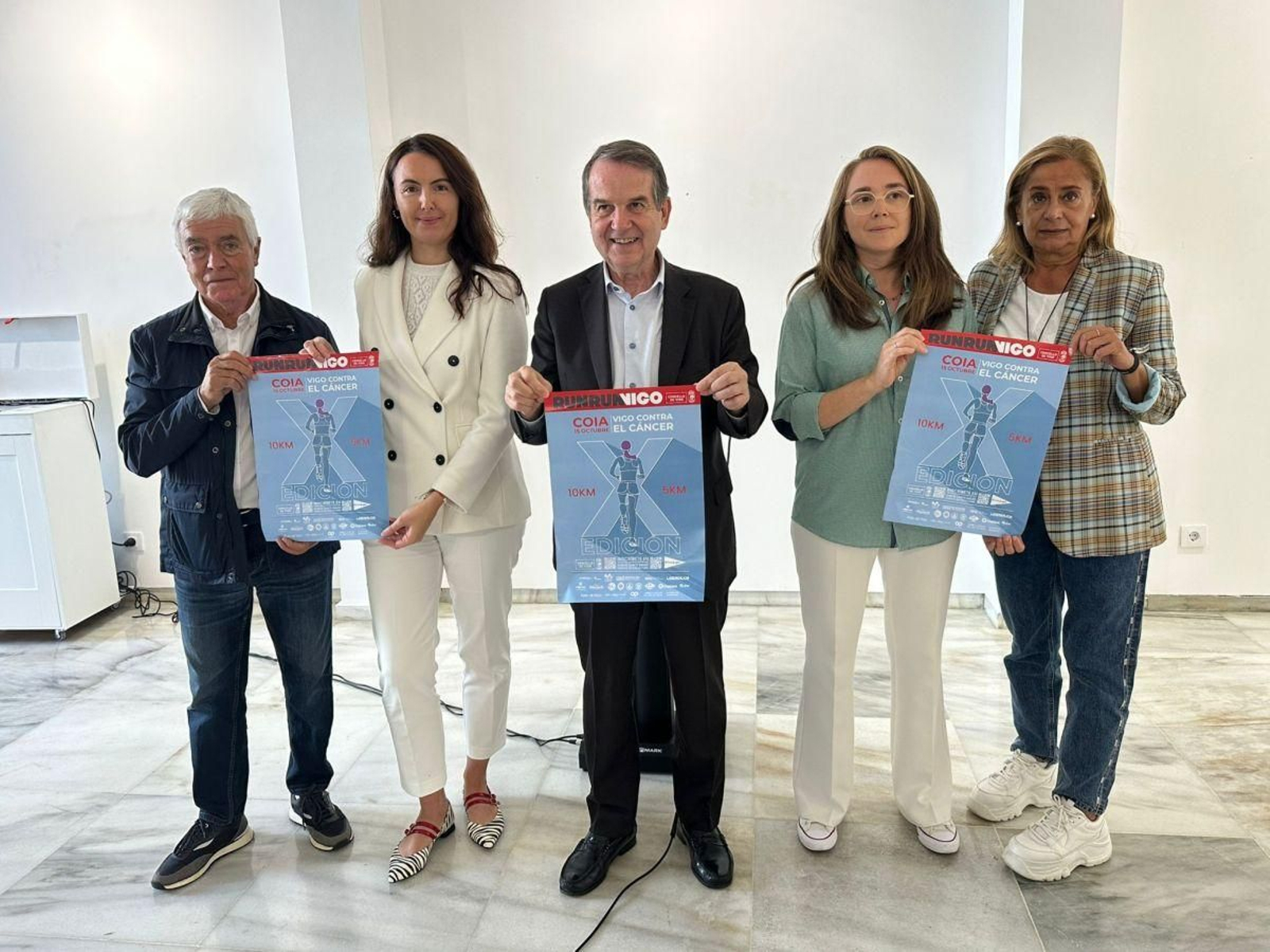 Presentación de la Carrera contra el Cáncer, con Rosa Soliño (segunda der.) y Abel Caballero.