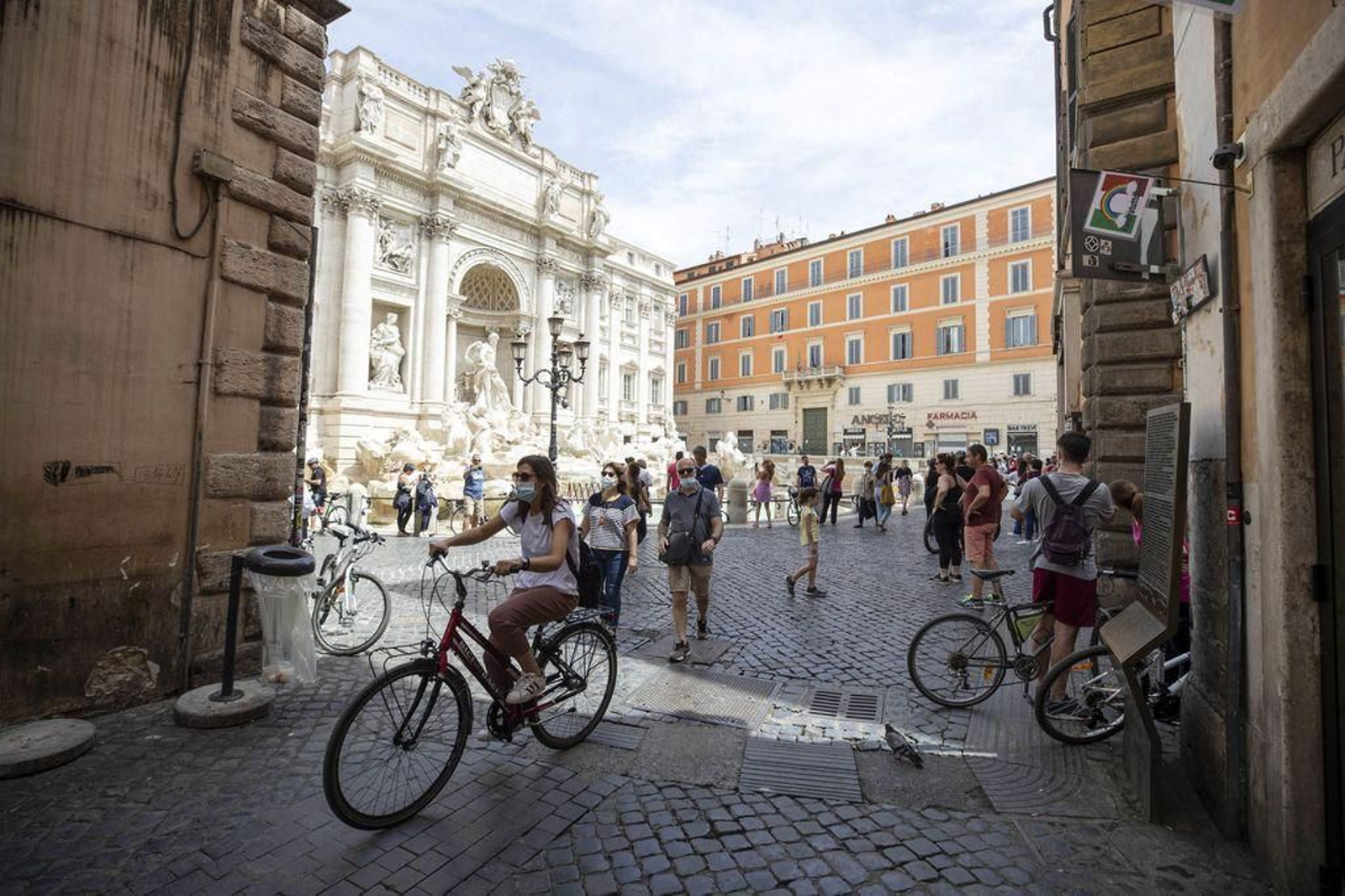 Aspecto que ofrecía la Fontana di Trevi, en la capital italiana.