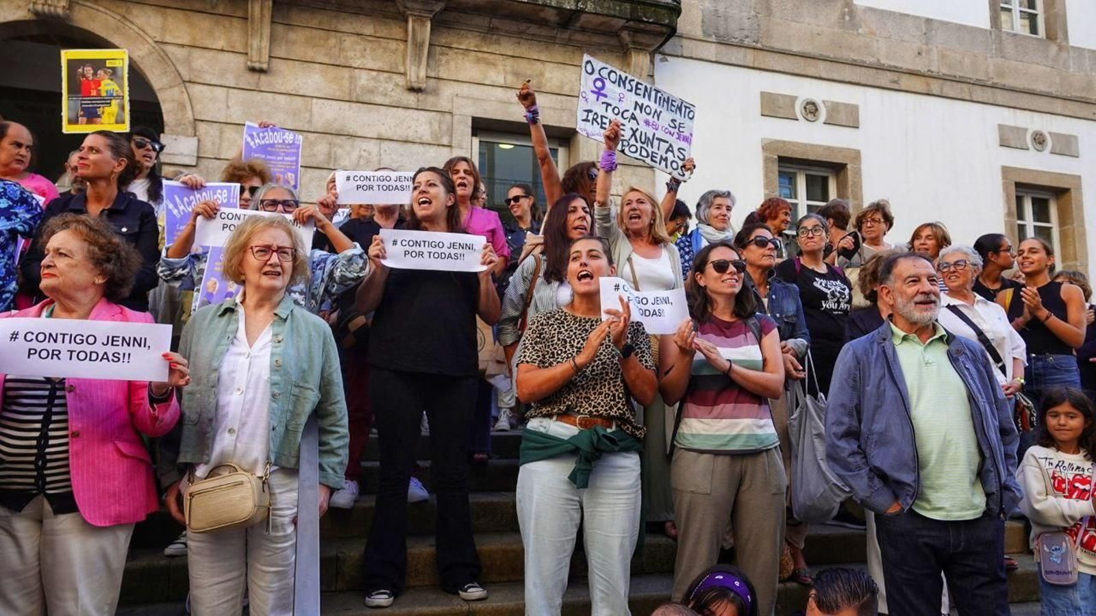 Concentración en apoyo a Jenni Hermoso en Vigo. // Vicente Alonso