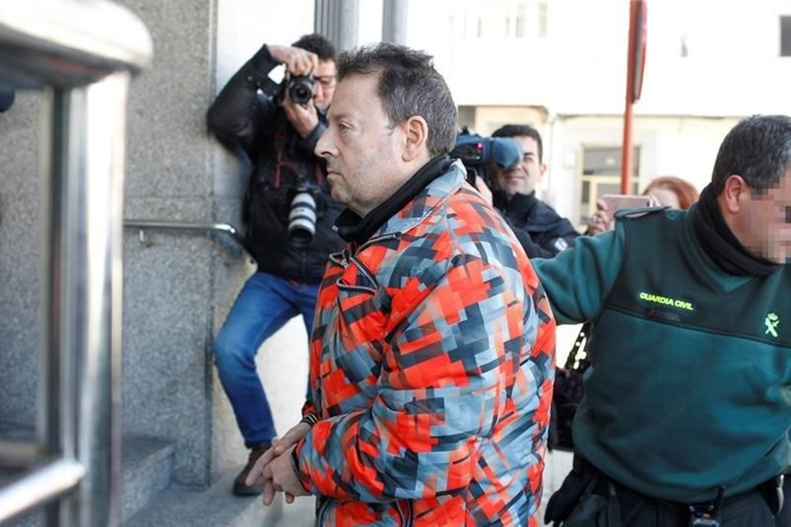 El parricida de Monterroso, a su llegada a la sede de los juzgados de Chantada.