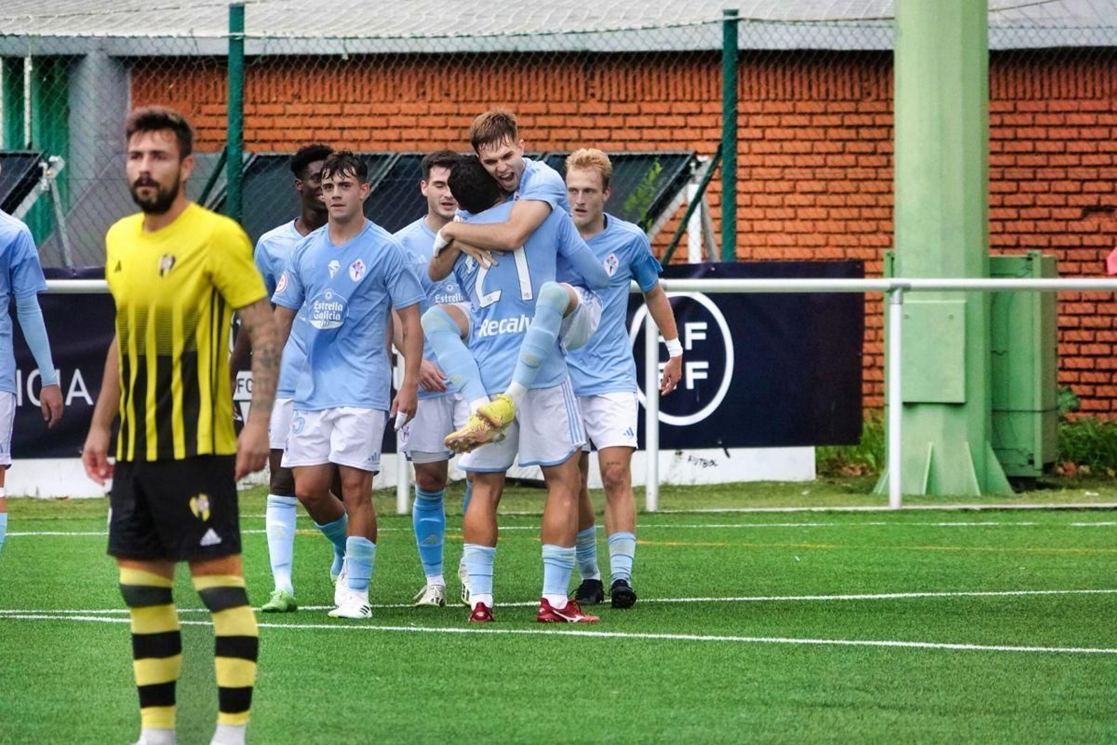 El Celta C resolvió en la primera mitad con dos goles en seis minutos que encarrilaron el triunfo en detrimento del conjunto boucense.