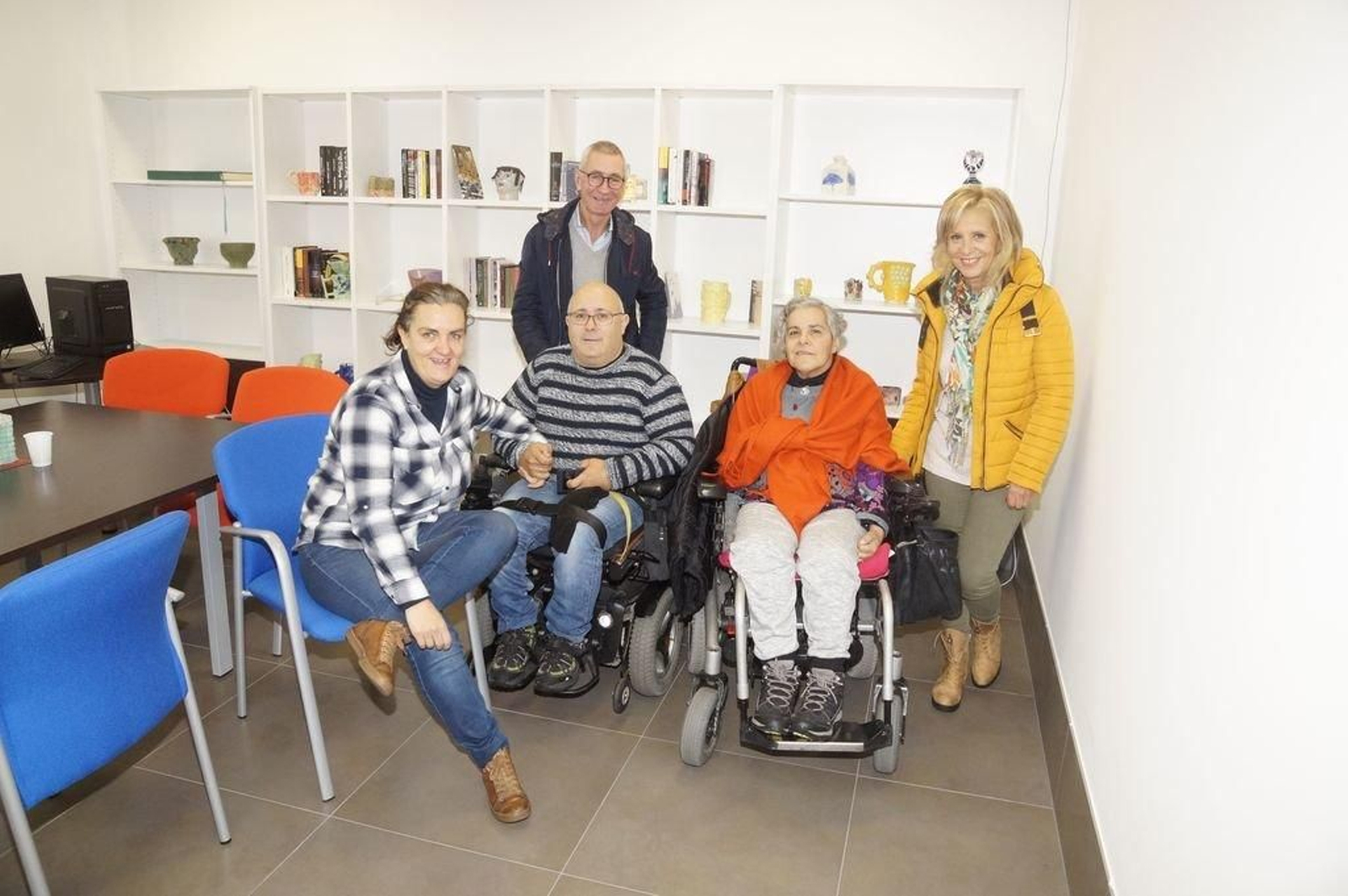 De izquierda a derecha, Conchi Somoza, Julio Ojea, Javier Fernández, Pilar Álvarez y Estrella Janeiro, quienes abogan por la concienciación.