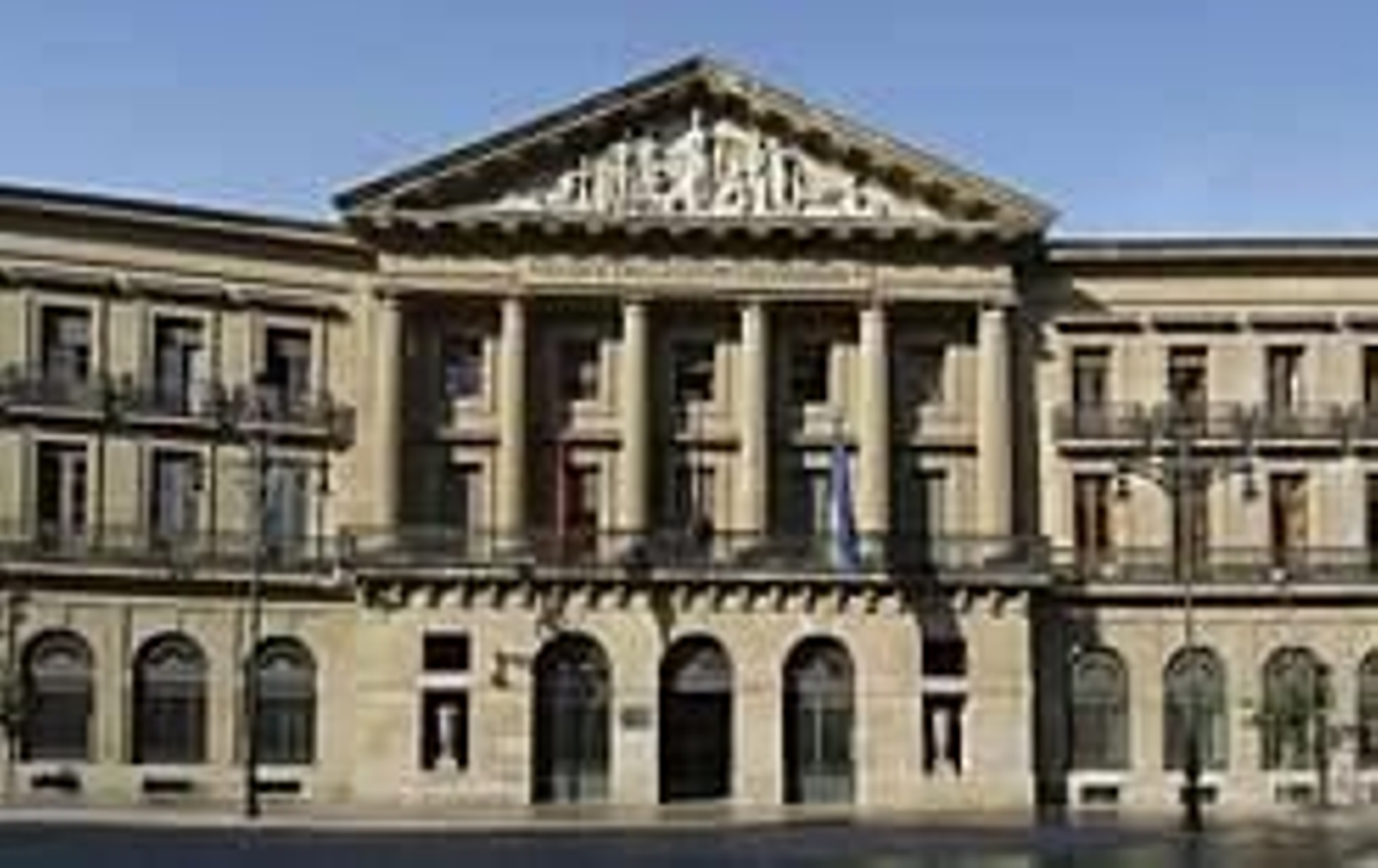 Fachada del Palacio de Navarra