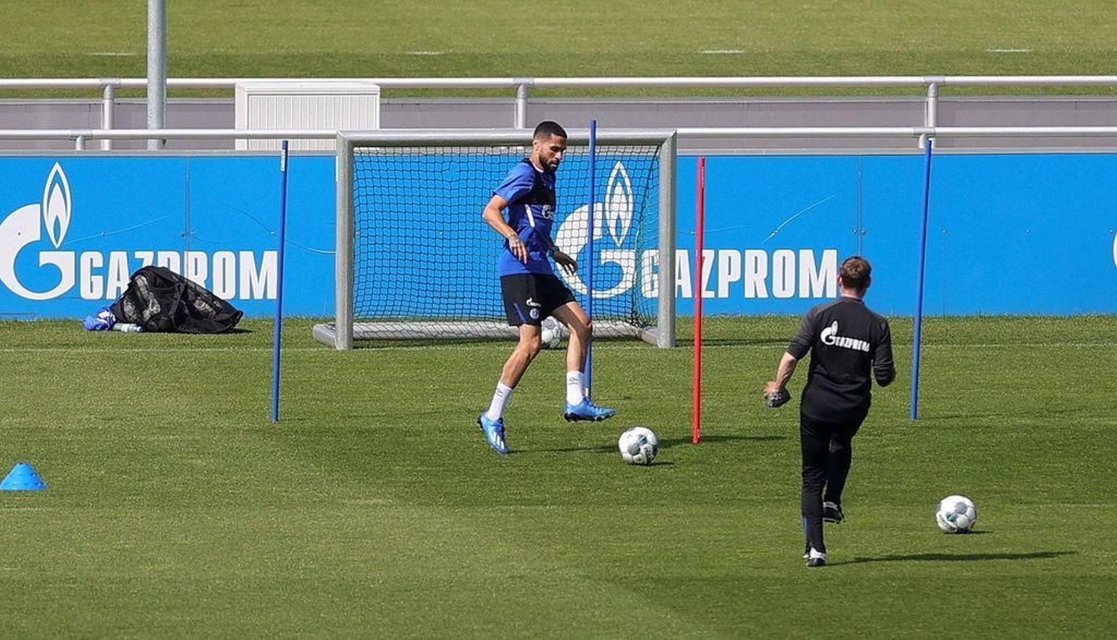 El exmadridista Omar Mascarell, del Schalke 04, se enfrenta esta tarde al Borussia Dortmund.