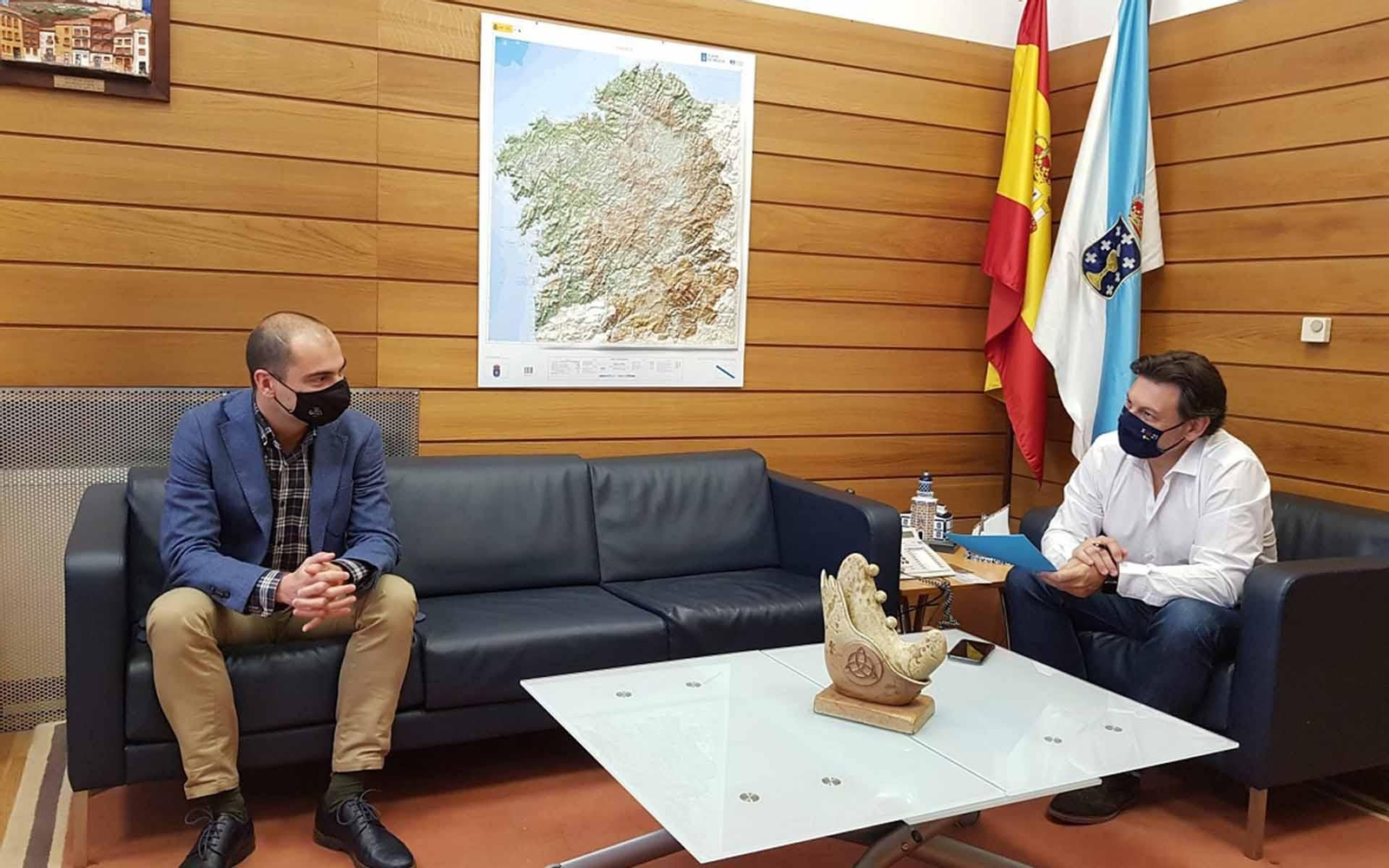 Antonio Rodríguez Miranda y Daniel Santos, en la sede de la SXE en Santiago de Compostela