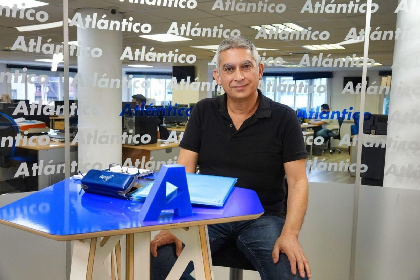 Óscar Lomba, na súa visita ao set de Atlántico TV.