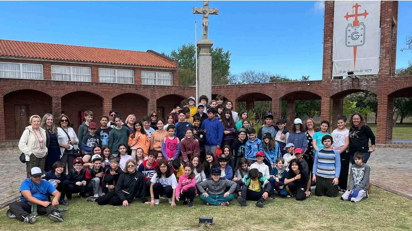 Imagen de la visita del alumnado de la Escuela Galicia de la capital uruguaya al Museo Galego del Centro Galego de Montevideo