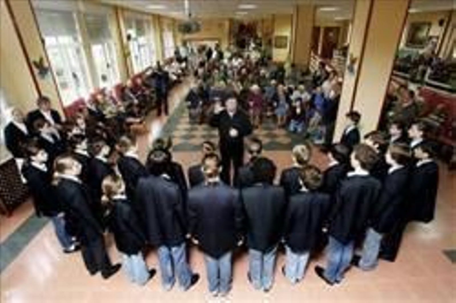 Un momento de la actuación de una coral.