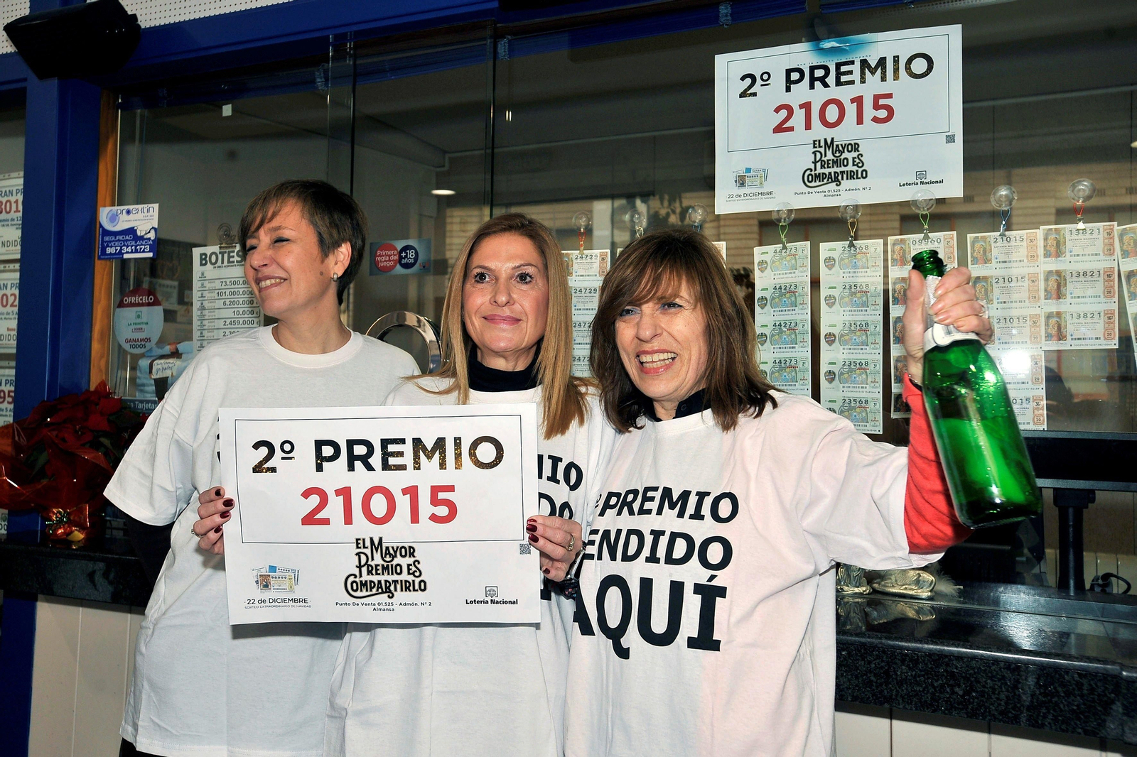 Propietarias de la administración número 2 de la localidad albaceteña de Almansa.