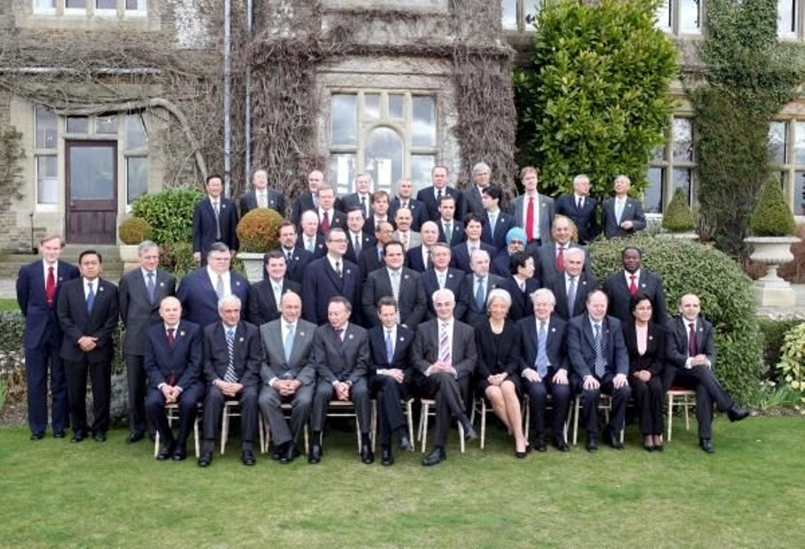 Foto de familia de los ministros de economía y finanzas del G20 y los dirigentes de los bancos centrales. (Foto: Chris Ratcliffe)