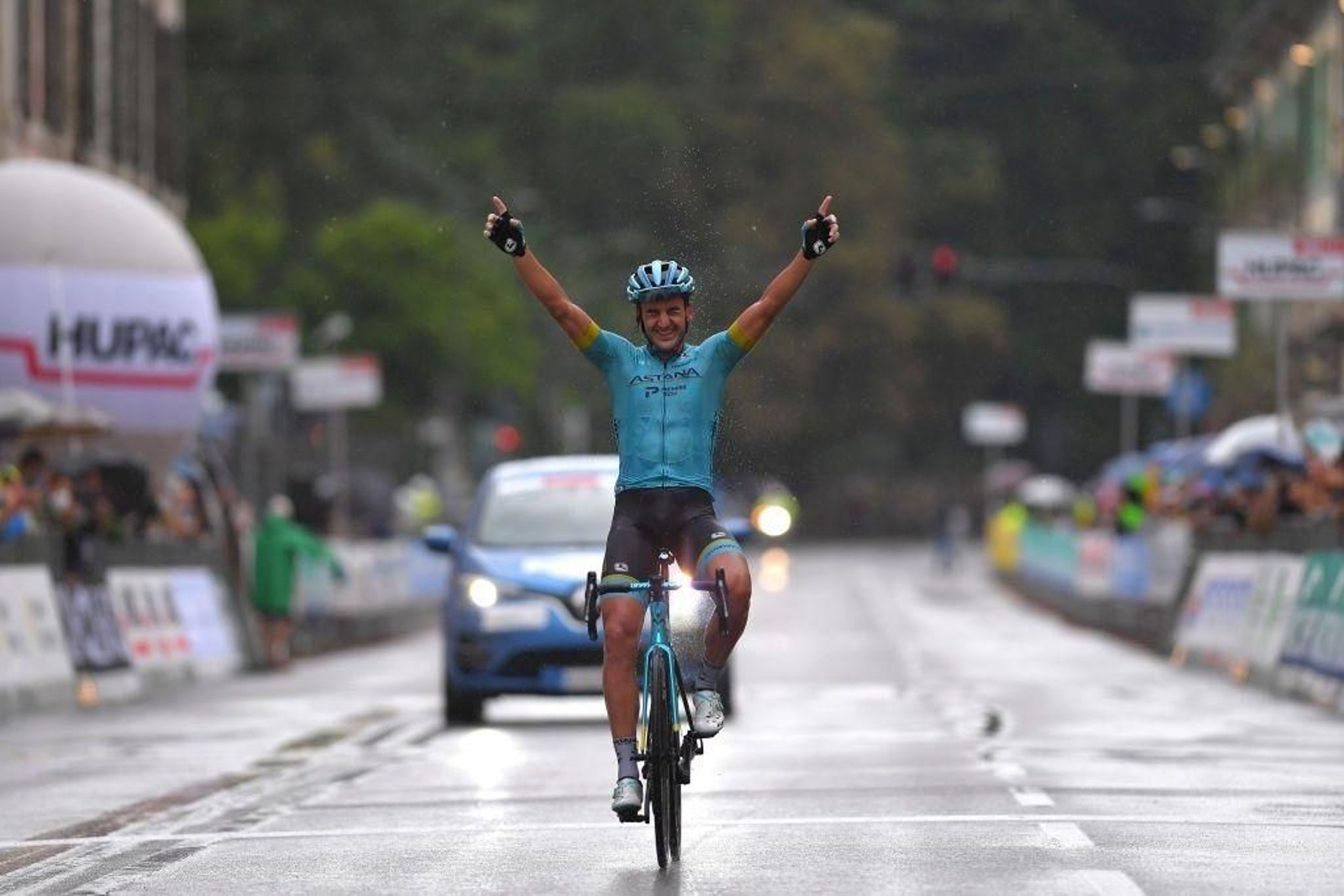 Izaguirre celebra la victoria.