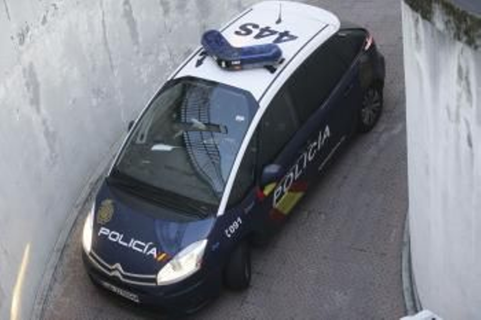 Furgón que ha traslado hoy a los Juzgados de Plaza de Castilla al empresario Miguel Ángel Flores, dueño de la empresa organizadora de la fiesta del Madrid Arena