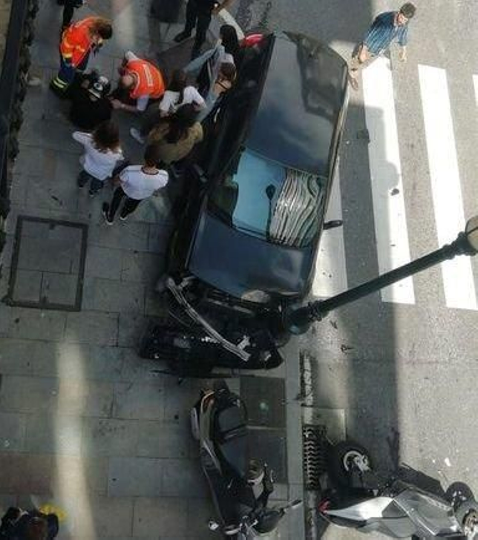 En Vigo se registró el choque de un coche y una moto.