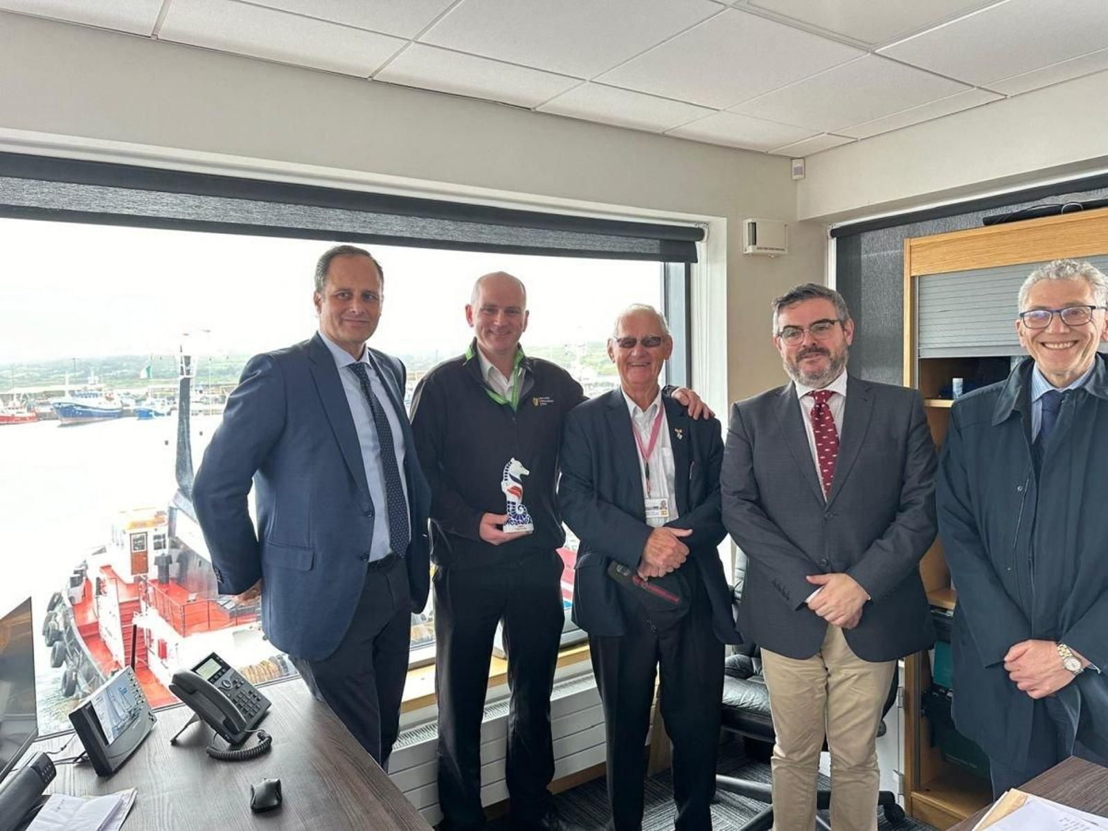 La delegación marítima viguesa en el puerto irlandés.