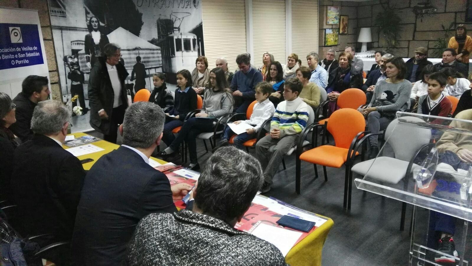 En primera fila, los y las ganadoras del Certamen.