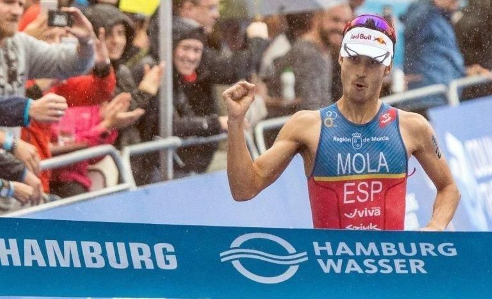 Mario Mola es más líder de las Series Mundiales tras firmar su cuarta victoria de la temporada.