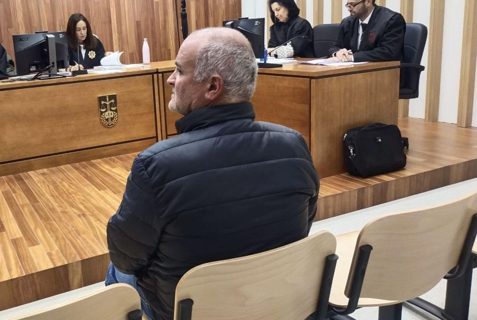 El acusado, ayer, durante la vista celebrada en el Juzgado de lo Penal 3 de Vigo.