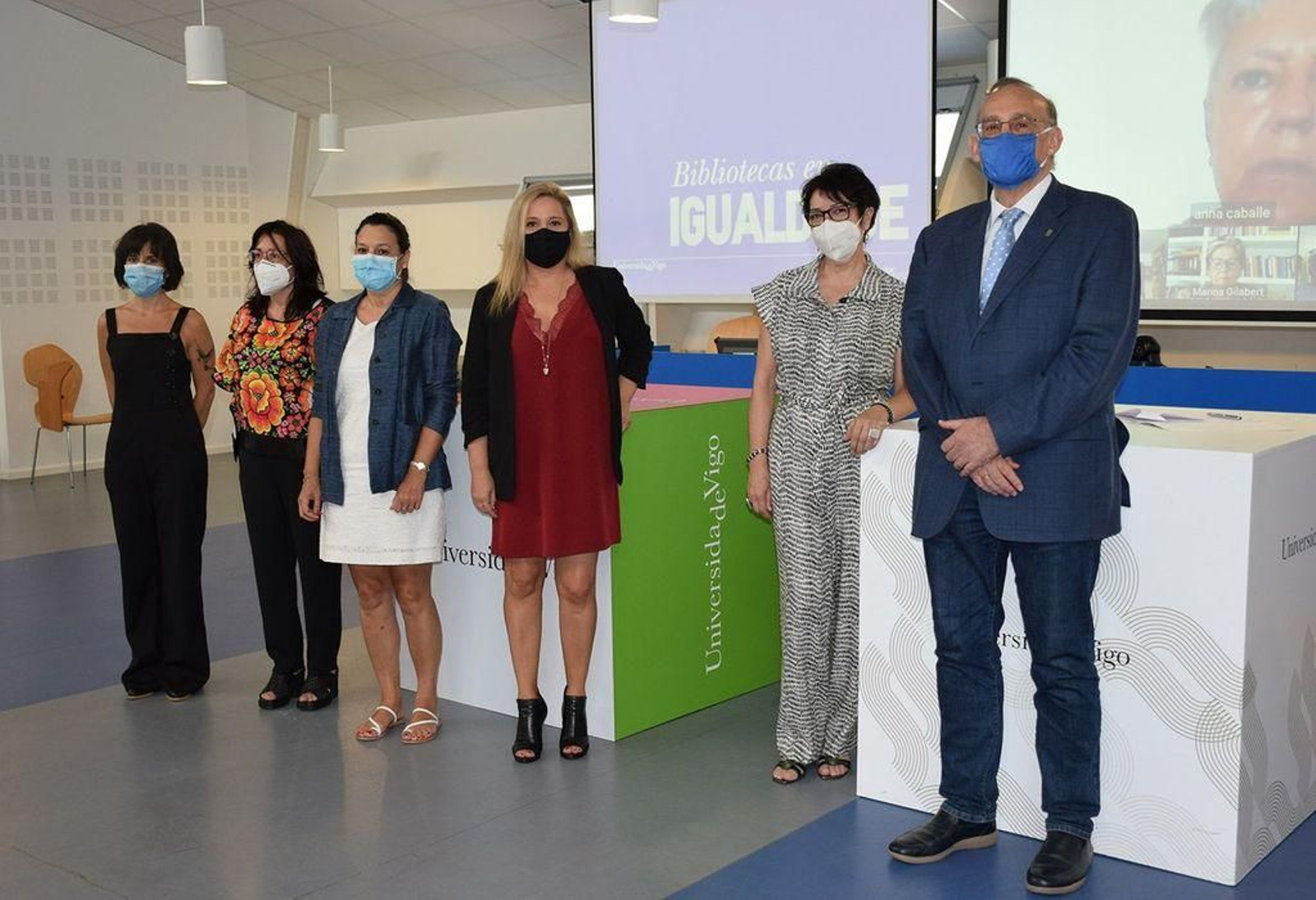 La Universidad de Vigo se suma al Manifiesto Bibliotecas en Igualdad para contribuir a la visibilización del papel desarrollado por las mujeres en la literatura, la tecnología y la investigación, así como el que jugarán de cara al futuro, explicó el rector.