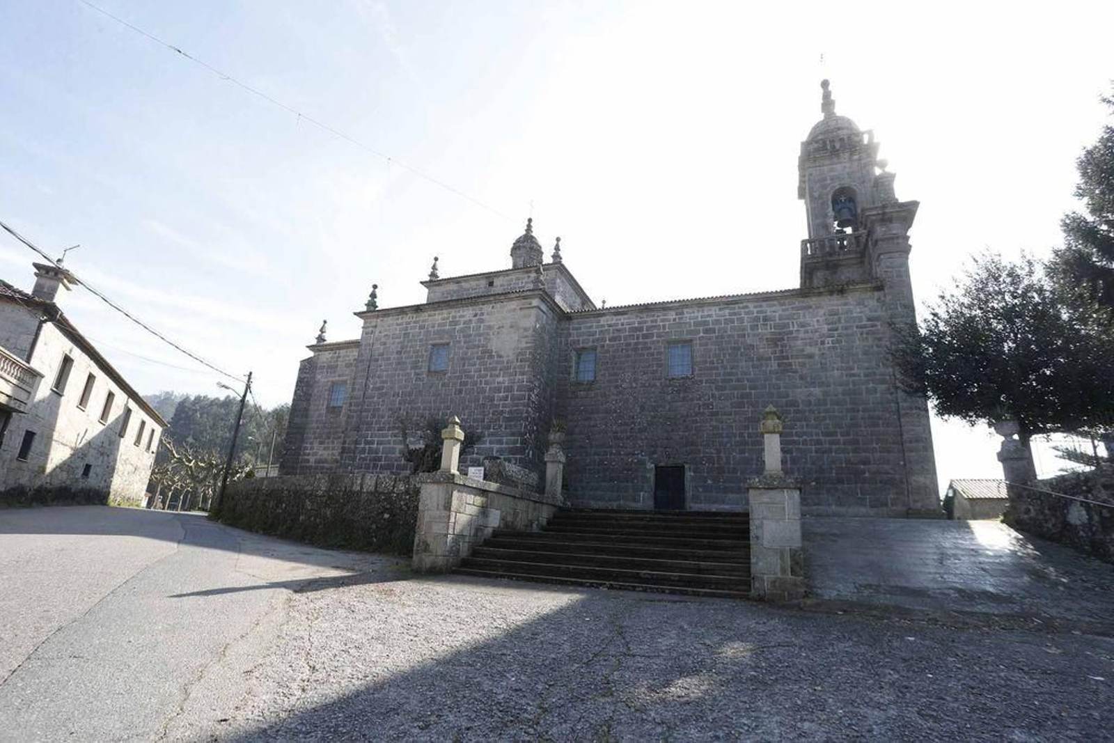 Los ladrones entraron en la iglesia con las llaves que cogieron de la rectoral y tras desactivar la alarma.