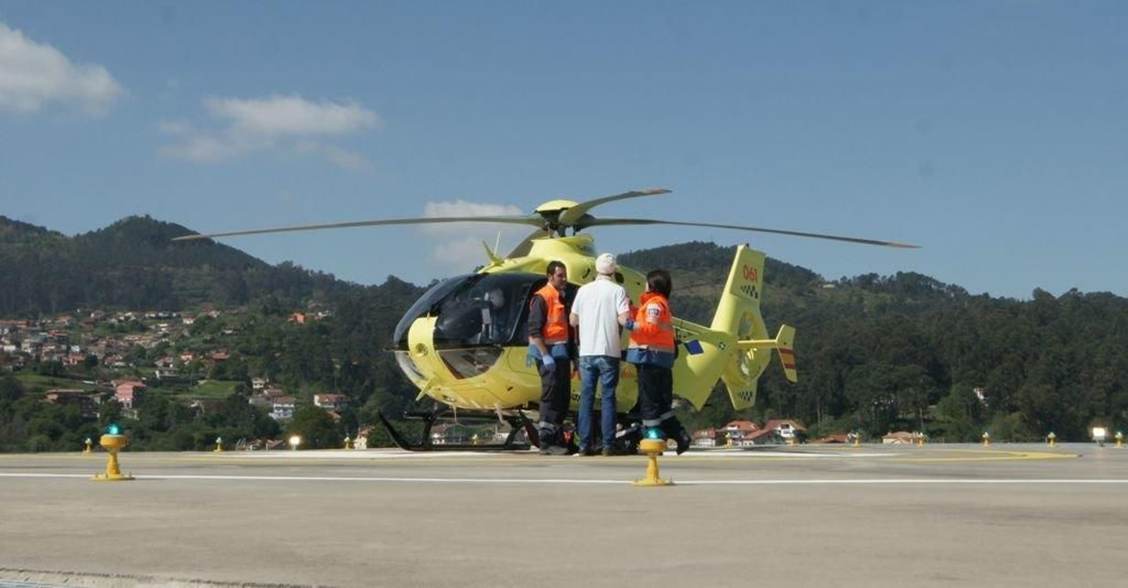 El helipuerto del hospital Álvaro Cunqueiro, en un simulacro con el 061 en el mes de abril.