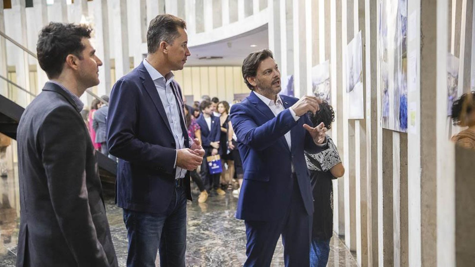 La muestra "El Camino de Santiago, una experiencia contemporánea de peregrinación" se encuentra instalada en la Legislatura de la Provincia de Córdoba