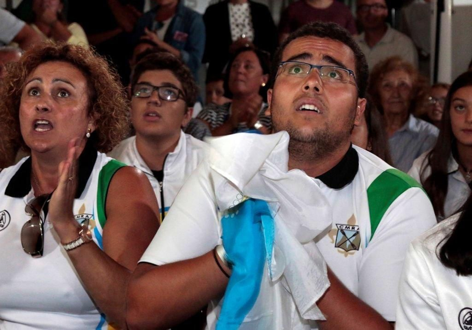 Los vecinos y compañeros de Teresa Portela sufrierón viendo ayer la final, en la que la palista quedó sexta.