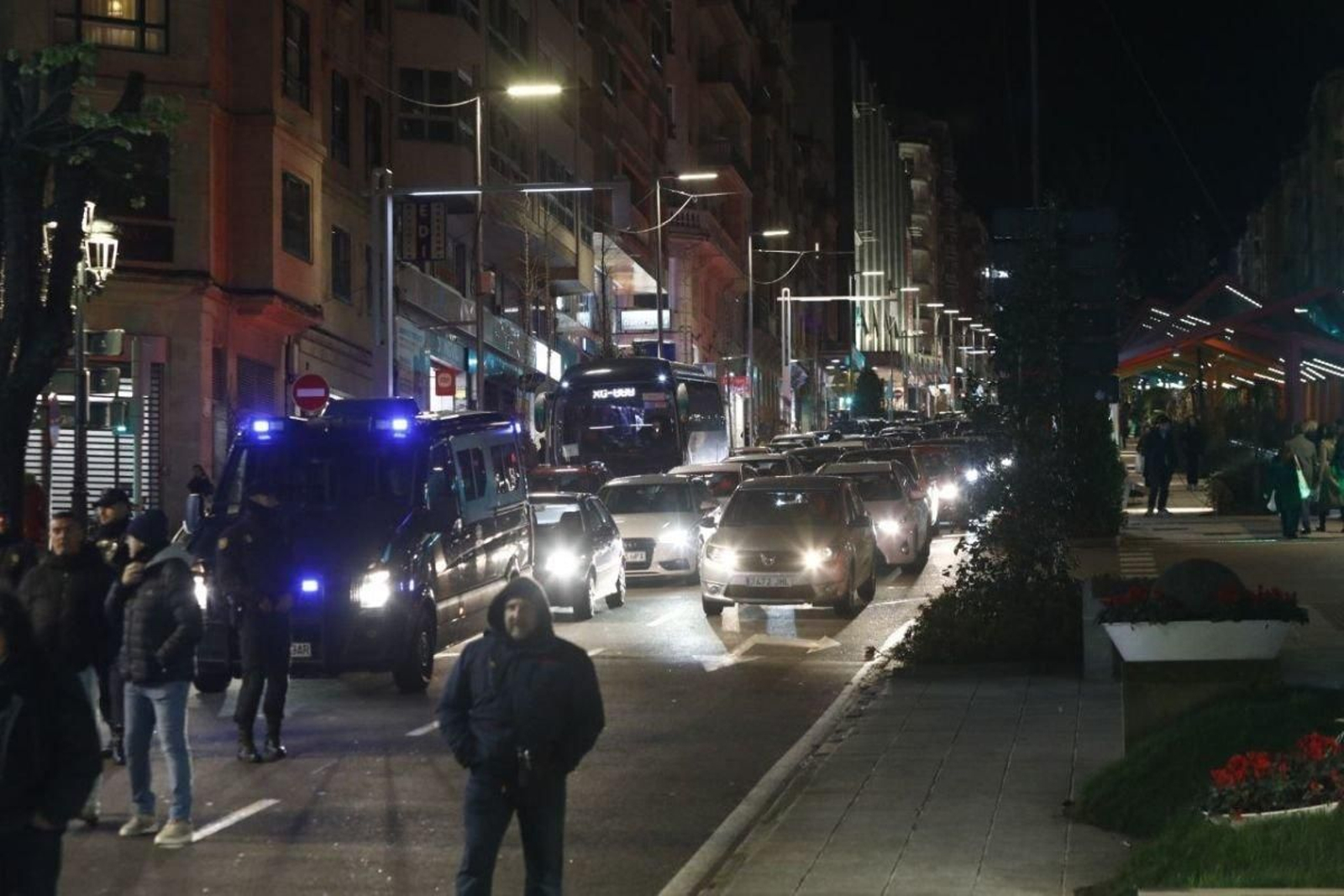 La manifestación de Vitrasa provocó atascos en la Gran Vía. // Jorge Santomé