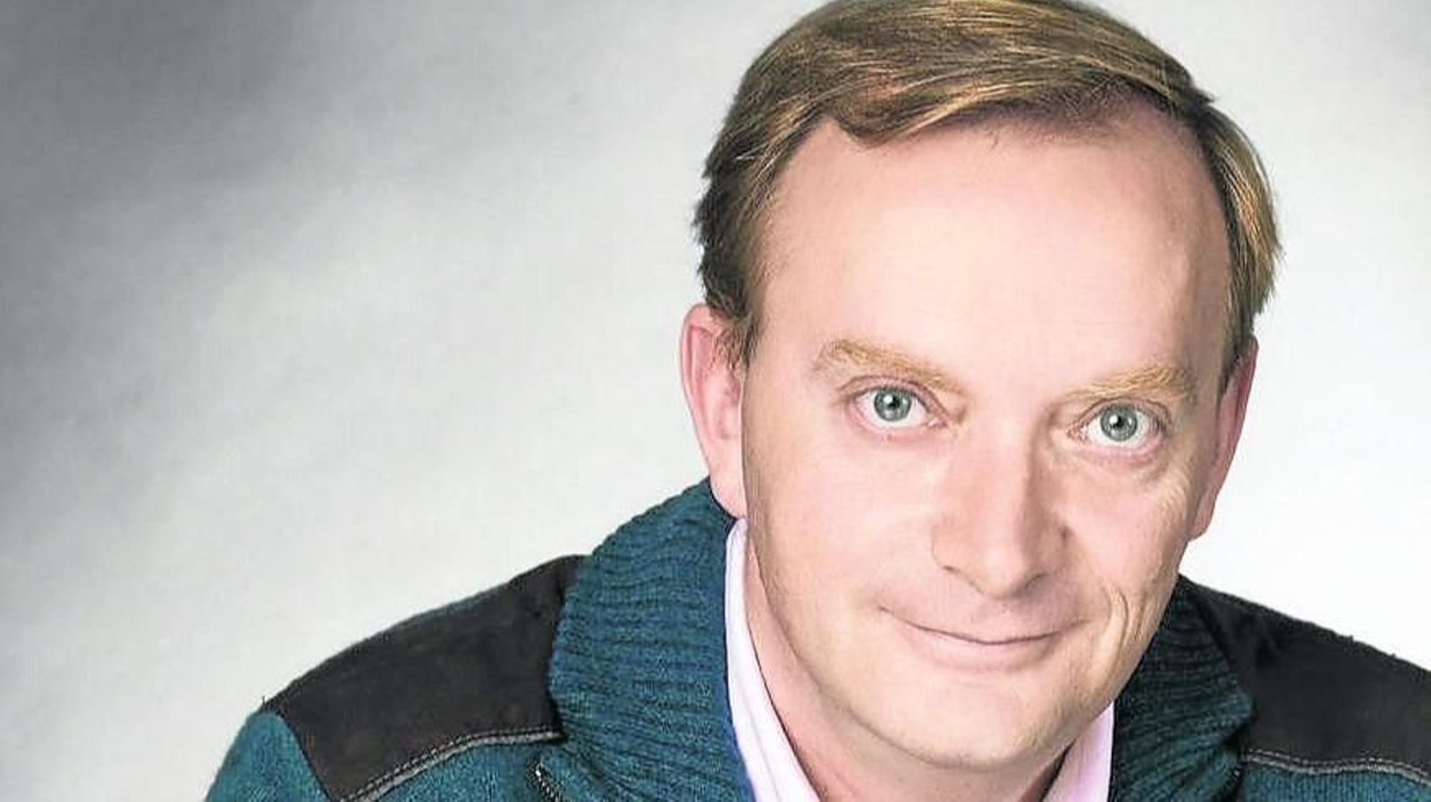 Gonzalo Giner trabajó de veterinario en el rural gallego.