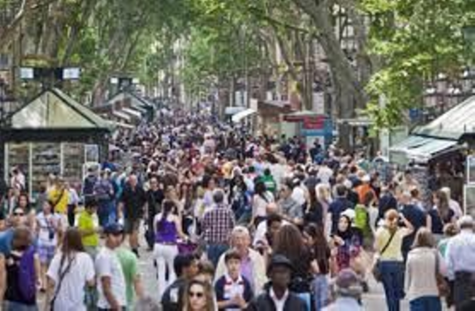 Las Ramblas de Barcelona repletas de gente